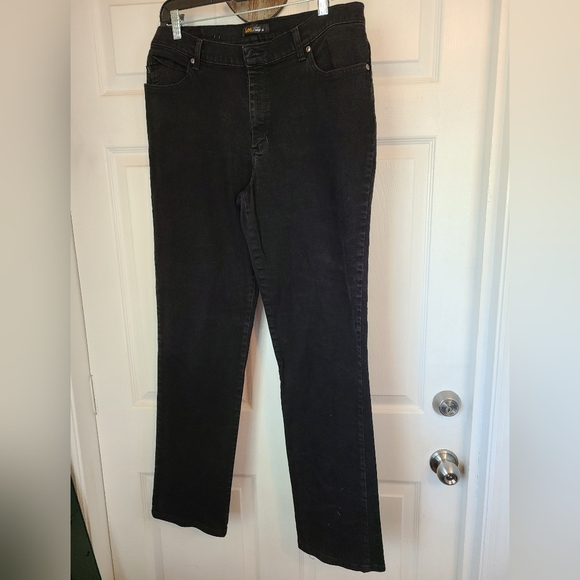 (753) Lee Woman's Relaxed Fit Straight Leg Jeans, Size: 14 Color: Black - Picture 3 of 14